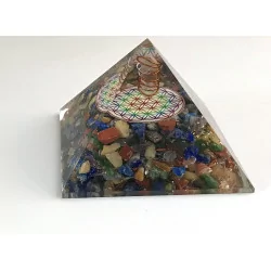 Pyramide de fleur de vie colorée avec pointe de Cristal