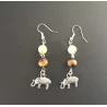 Boucles d’oreilles Oeil de Tigre & Quartz Rutile avec un éléphant.