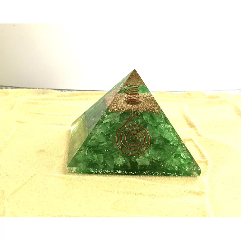 Pyramide Orgonite & Aventurine verte et Cristal