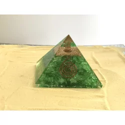 Pyramide Orgonite & Aventurine verte et Cristal