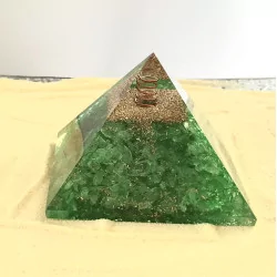 Pyramide Orgonite & Aventurine verte et Cristal