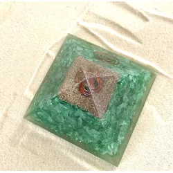 Pyramide Orgonite & Aventurine verte de Cristal