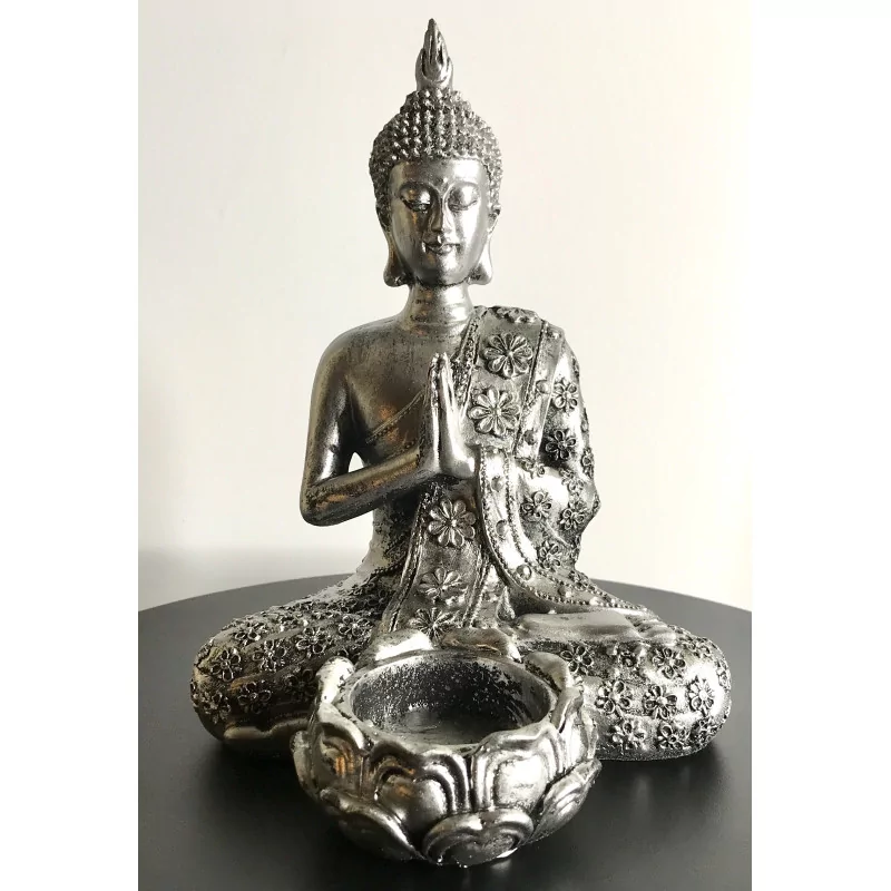 Bouddha argenté avec bougeoir 20 cm.