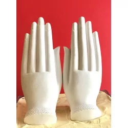 Namasté Mudra Manos con Buda de color blanco 21 cm